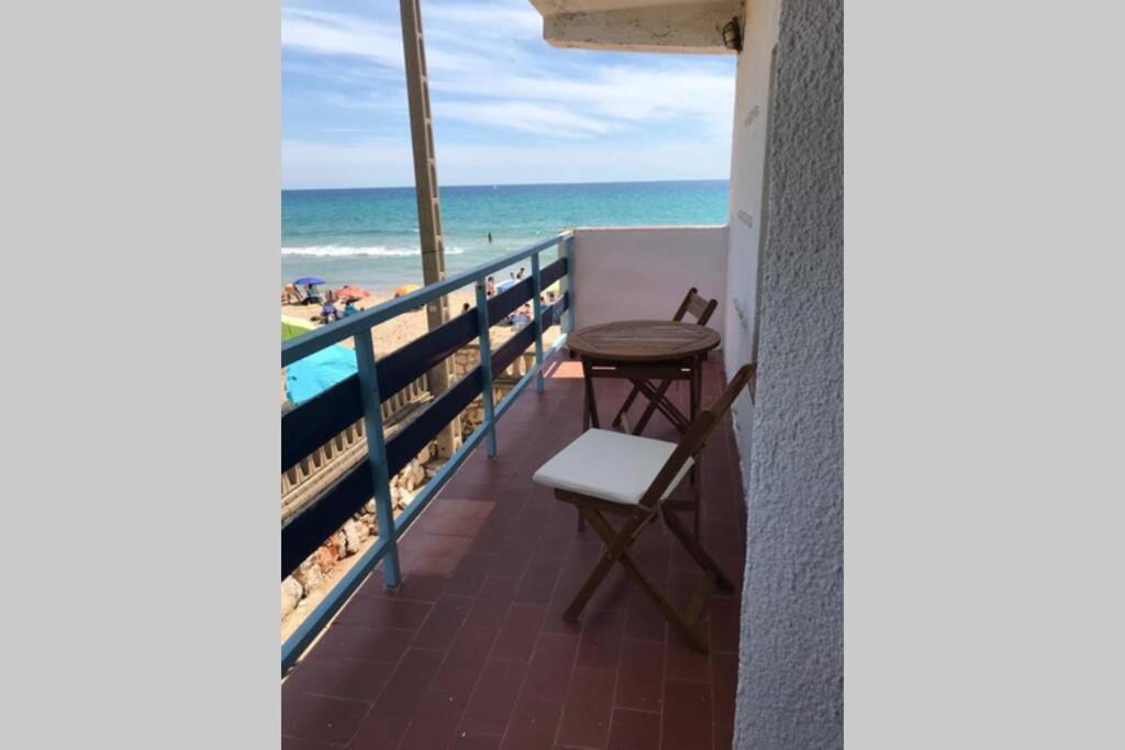 El Faro Apartaments Platja Llarga-Les Salines-Tgn Tarragona Buitenkant foto