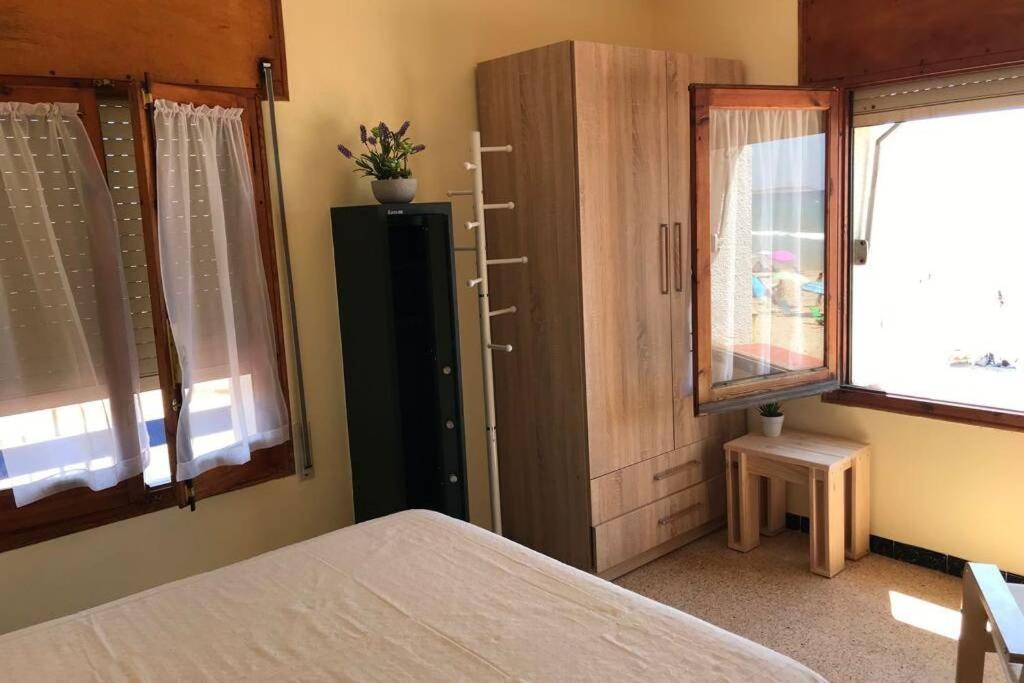 El Faro Apartaments Platja Llarga-Les Salines-Tgn Tarragona Buitenkant foto