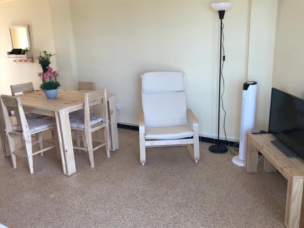 El Faro Apartaments Platja Llarga-Les Salines-Tgn Tarragona Buitenkant foto
